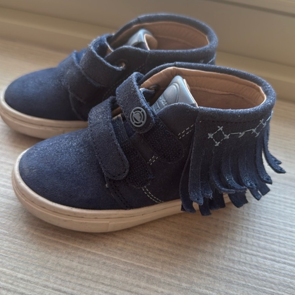 Mayoral sneakers size 21